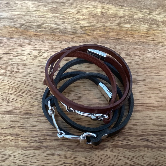 🌸Silver Tone Leather Horse Bit Bracelet Black or Brown - Picture 4 of 6